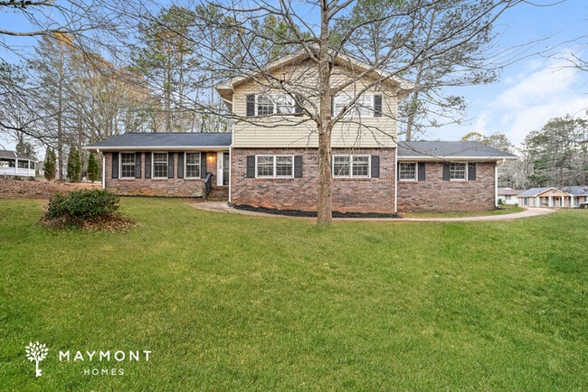 Building Photo - 2531 Country Club Dr SE