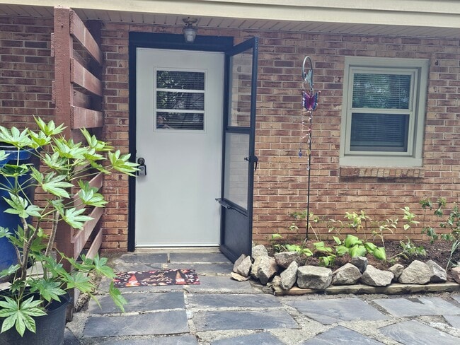 Building Photo - 3212 Fairforest Pl