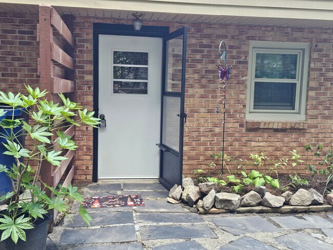 Foto del edificio - 3212 Fairforest Pl