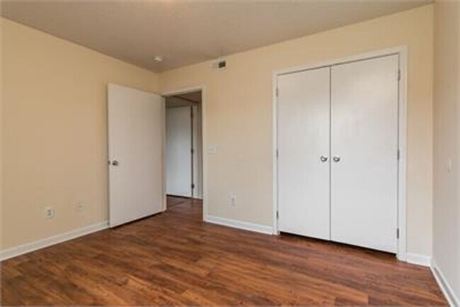 Foto del edificio - Creek Pointe