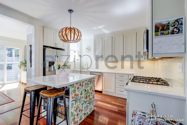 Building Photo - 1081 De Haro St