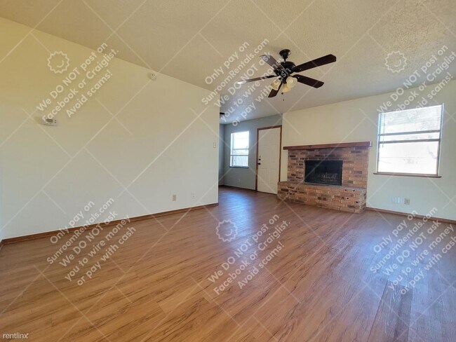 Foto del edificio - 3 br, 1.5 bath Duplex - 2506 Cypress Ln A A
