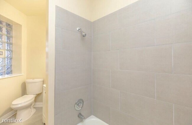 Building Photo - 1 br, 1 bath Apartment - 5178 S King Dr