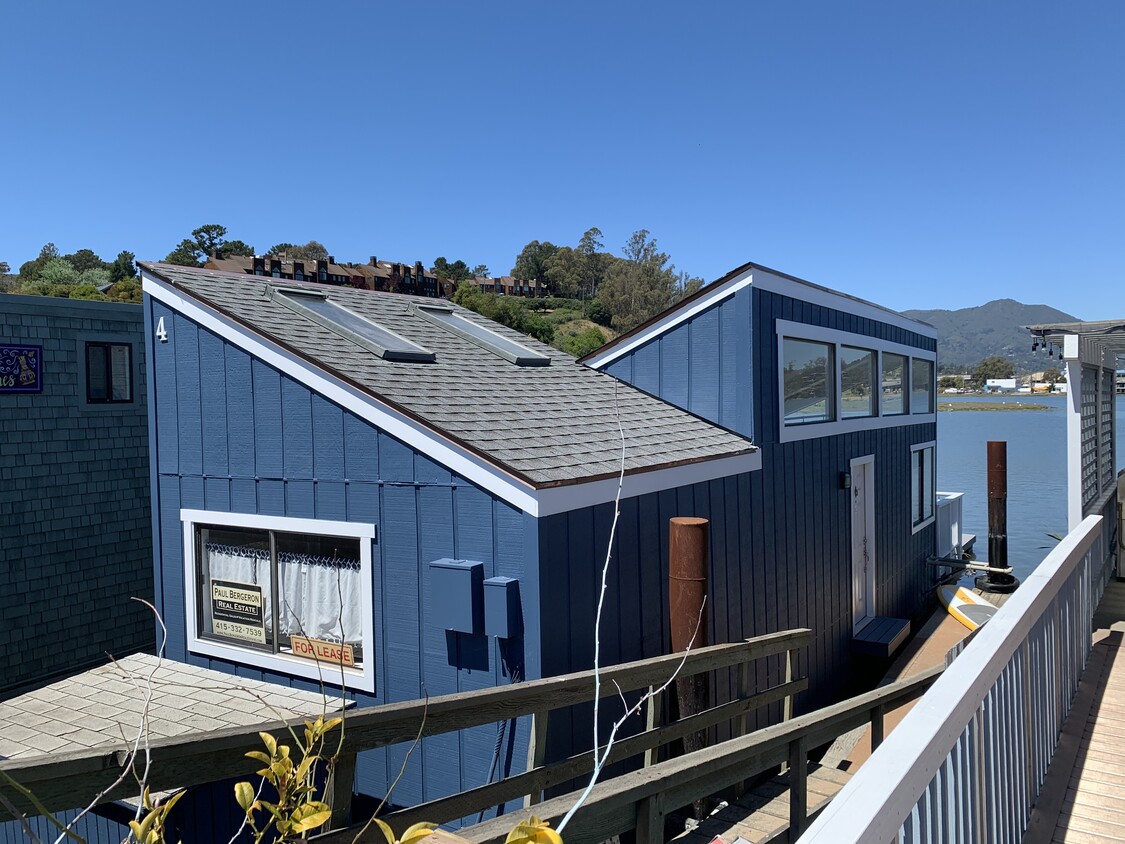 Dockside entrance - 4 Gate 6 1/2 Rd