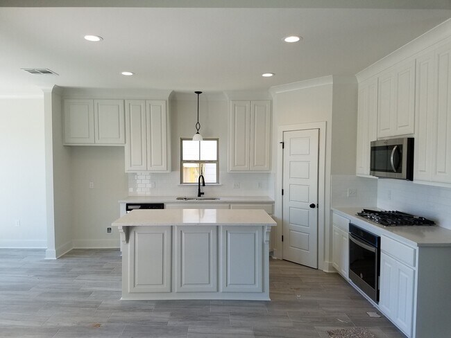 Foto del edificio - Beautiful home in South Baton Rouge neighborhood!