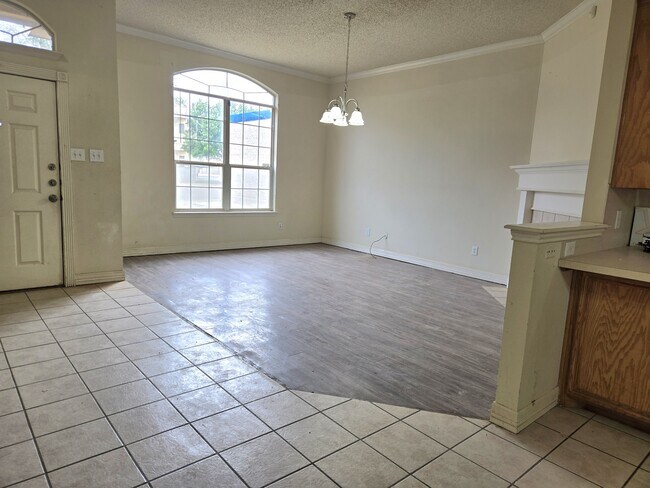 Building Photo - 5117 Albany Ave