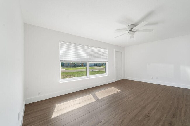 Foto del edificio - 4317 Birdwood St