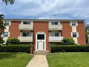 Building Photo - 1002 E Harding Dr