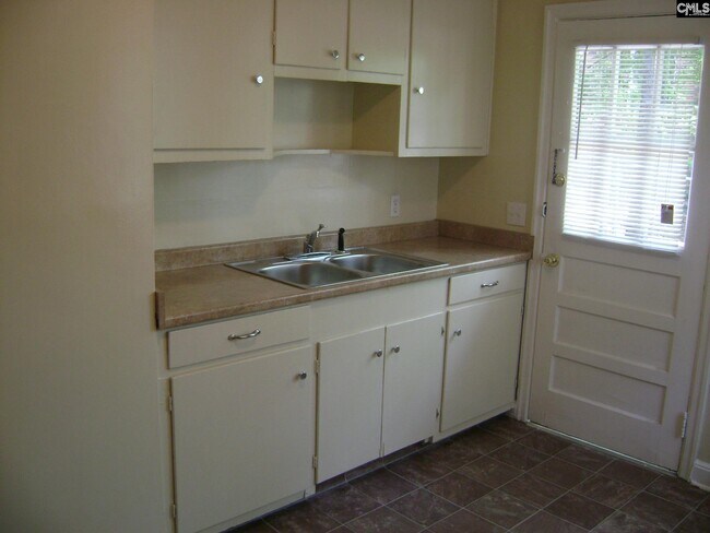 Foto del edificio - 1402 Crestwood Dr