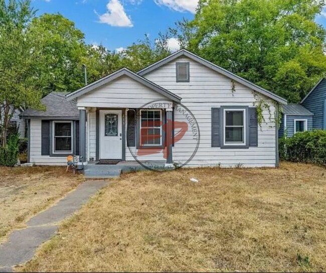 Foto del edificio - 213 N Oak Dr