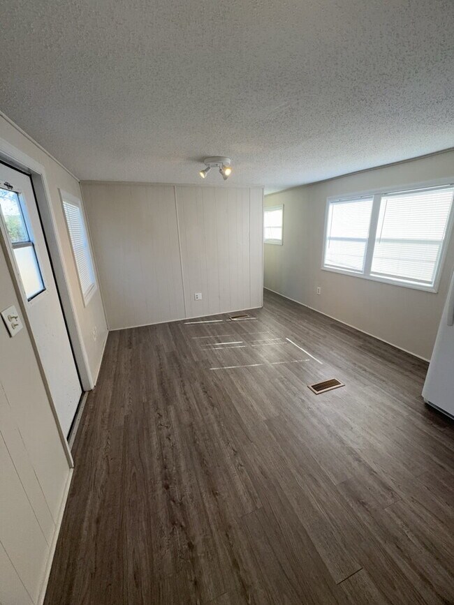 Foto del edificio - Cozy 2 Bedroom Mobile Home-141 Denise Drive