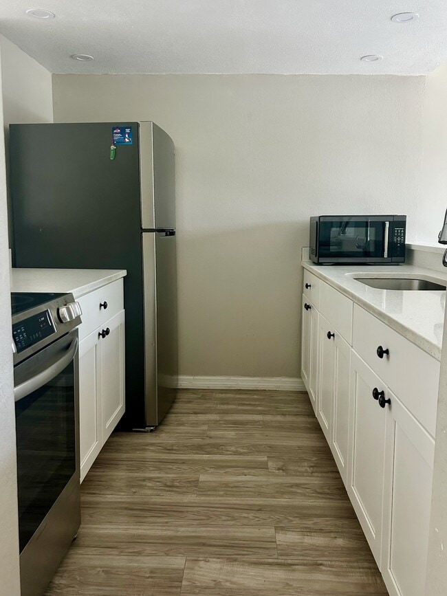 Building Photo - 7195 E Bank Dr