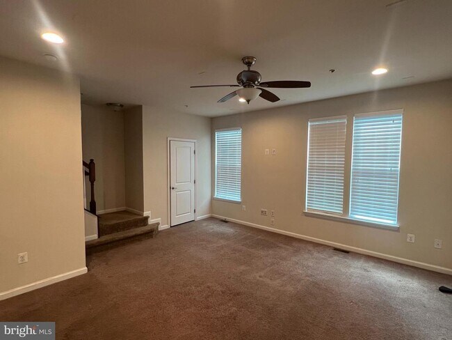 Building Photo - 9447 Paragon Ct