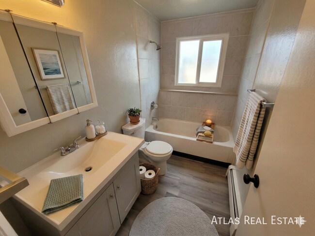 Foto del edificio - 4206 Forest Hill Ct