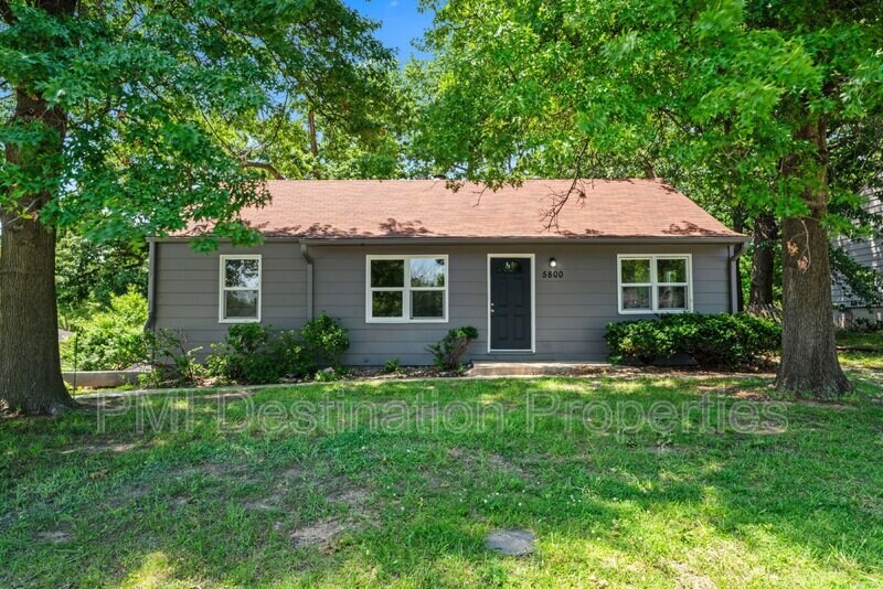 Primary Photo - 5800 NE Antioch Rd