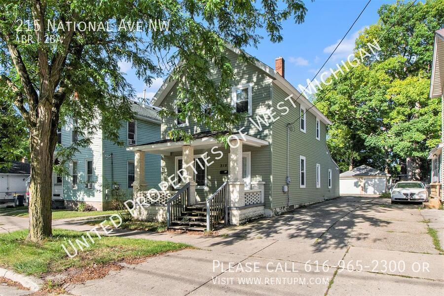 Foto principal - Available Now | Spacious 4 Bedroom, 2 Bath...