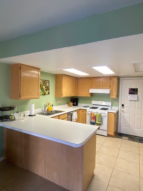 Building Photo - 4011 E Village Cir