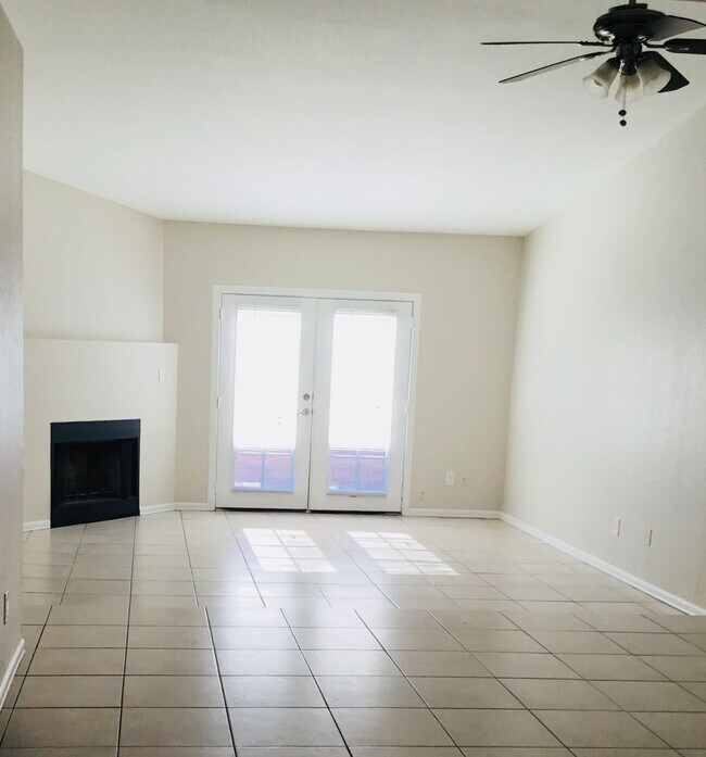 Foto del edificio - Beautifully remodeled 2bed/2ba Townhome - Ask about our Move-in Specials