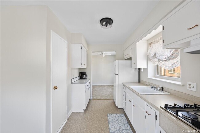 Foto del edificio - 61-12 70th St