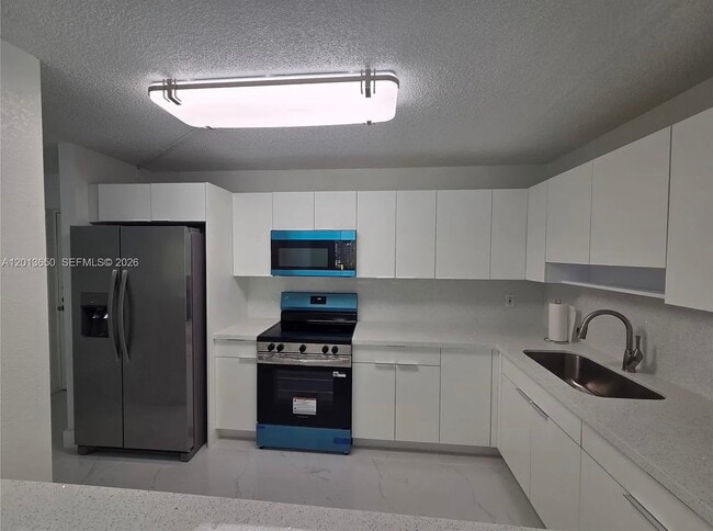Foto del edificio - 14830 Naranja Lakes Blvd