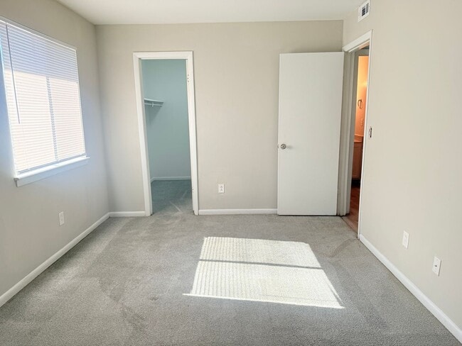 Building Photo - 330 Orchard Trace Ln