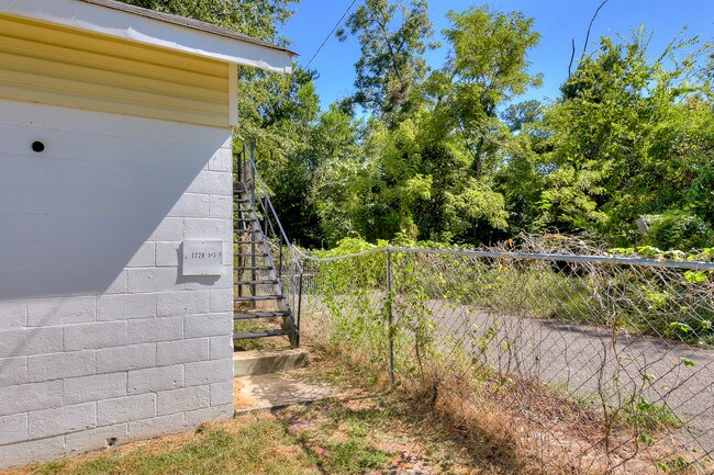 Building Photo - 1728 Telfair St