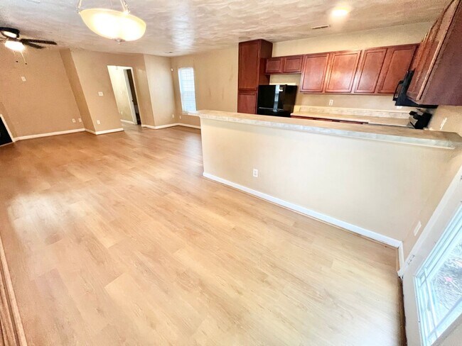 Building Photo - Avail NOW***3 Bed 2.5 Bath w/ GARAGE** NEA...