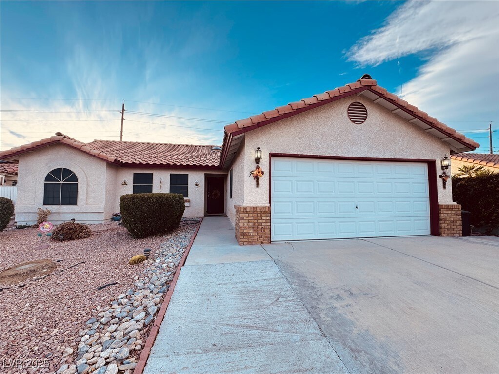 Primary Photo - 3821 Longs Peak Ct