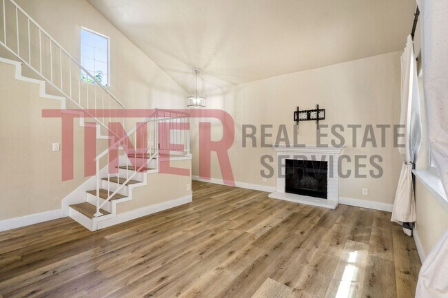 Building Photo - Updated 3 bedroom Lincoln Home with huge y...