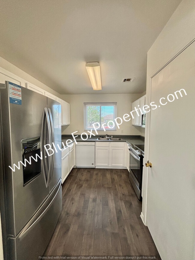 Building Photo - 6006 S Mogollon Dr