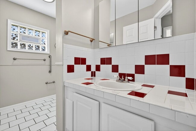 Building Photo - 8025 Waddell Ave