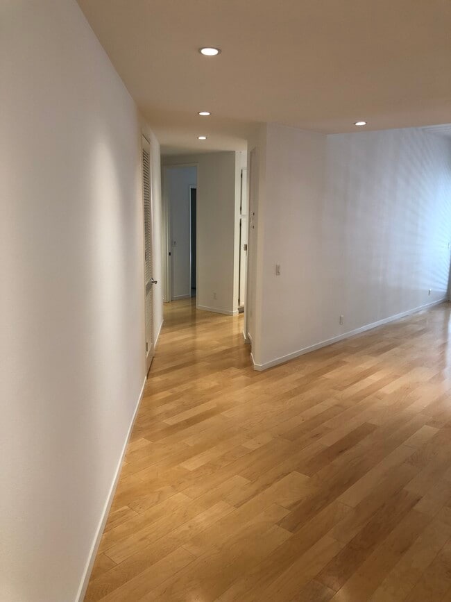 Building Photo - 11808 Dorothy St