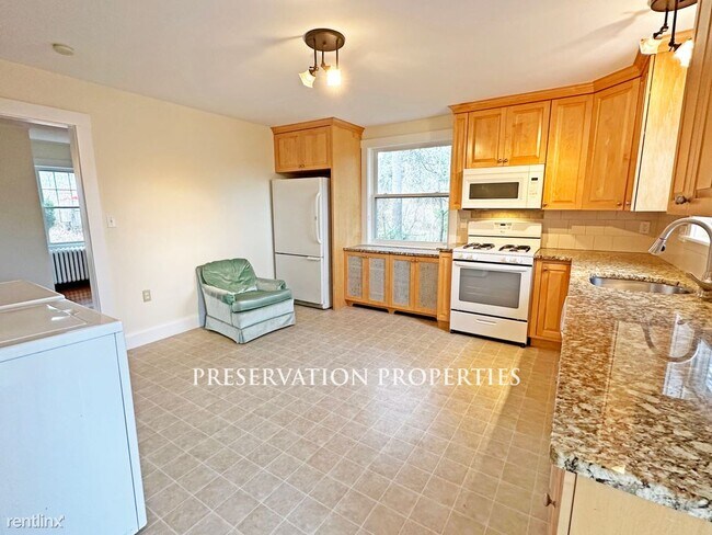 Foto del edificio - 3 br, 1 bath House - 300 Waverley Ave