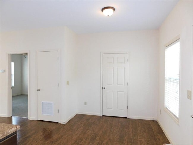 Building Photo - 40 Lora Ln