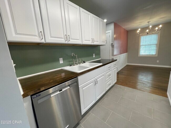Foto del edificio - 1431 W 11th St