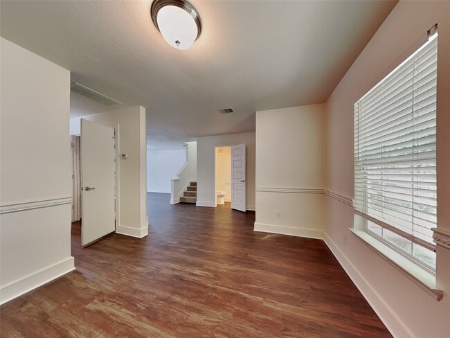 Building Photo - 26880 Hailey's Manor