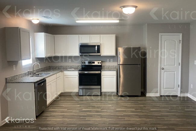Building Photo - 2033 Country Pl