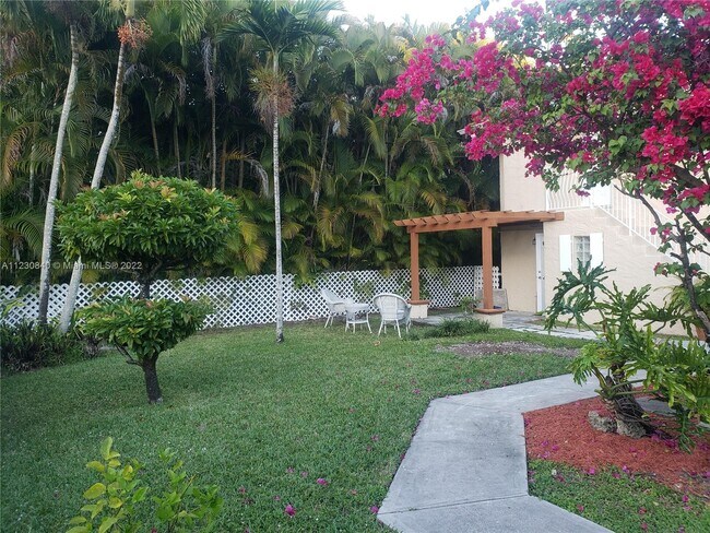 Foto del edificio - 615 Aledo Ave