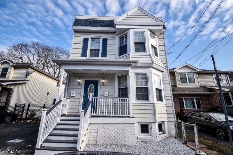 Primary Photo - 684 S 20th St