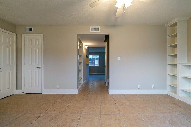 Foto del edificio - 11002 Hammerly Blvd