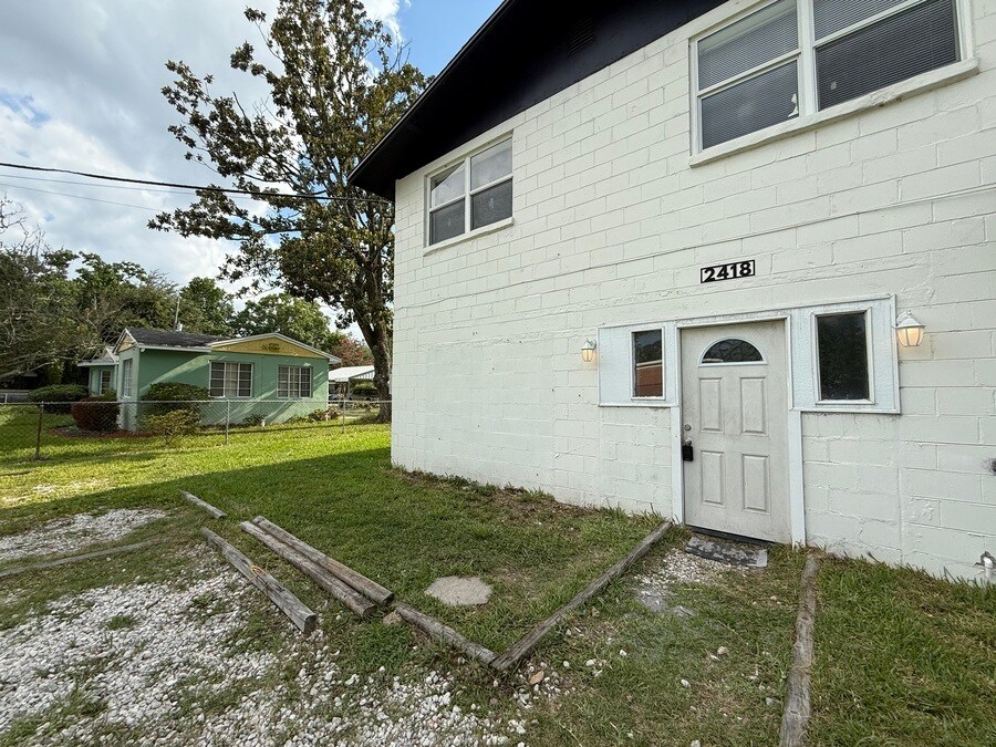 Foto principal - 2418 Pullman Ave