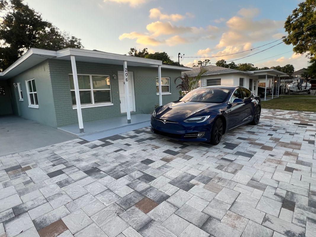 Foto principal - 206 N Himes Ave