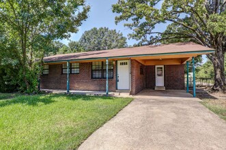 Building Photo - 3717 Forestwood St