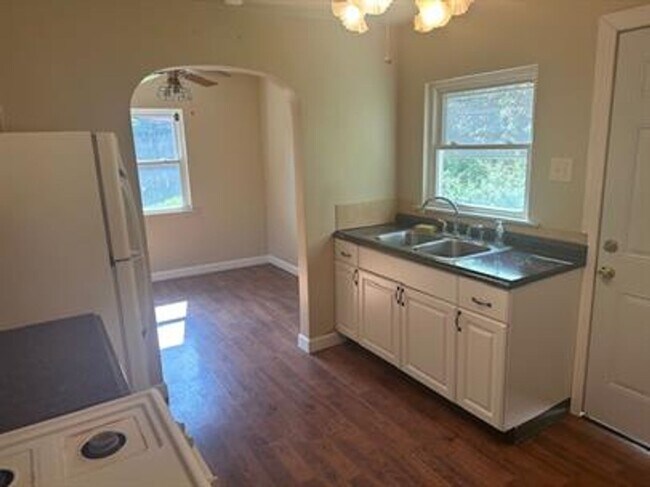 Building Photo - 3 bed/ 1 bath House for rent Clairton, PA