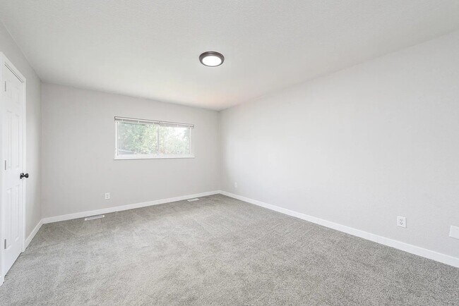 Lots of room in this large upper bedroom - 18912 E Kansas Dr