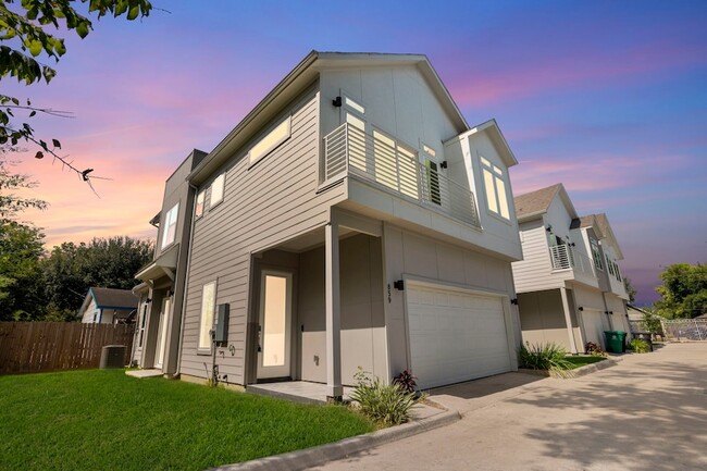 Photo - 861 Prosper St House