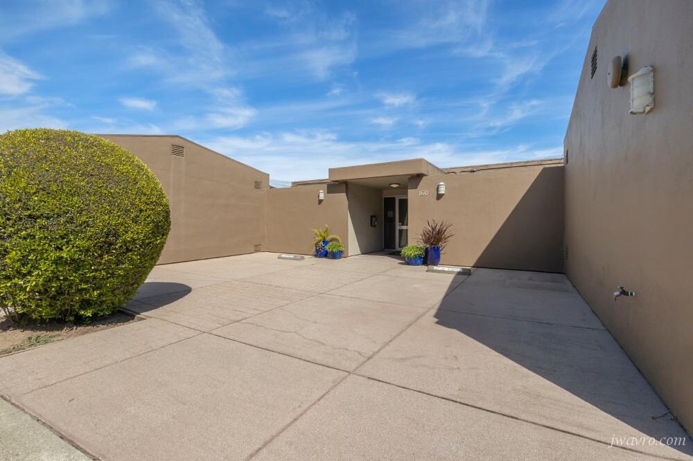 Primary Photo - 160 Gardenside Dr