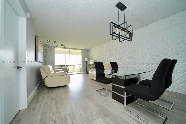 Foto del edificio - 2541 Aragon Blvd