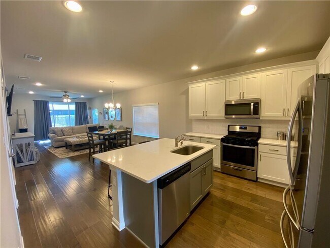 Foto del edificio - 332 Lacey Oak Lp