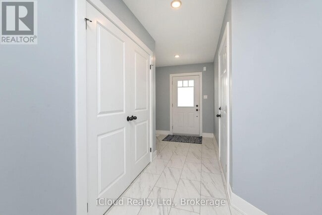 Building Photo - 18 Webb St